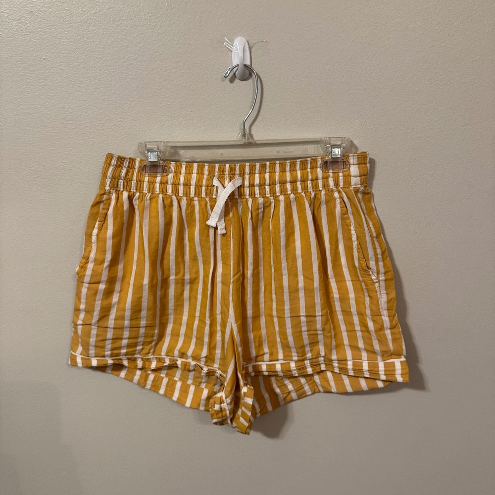 Striped cozy shorts